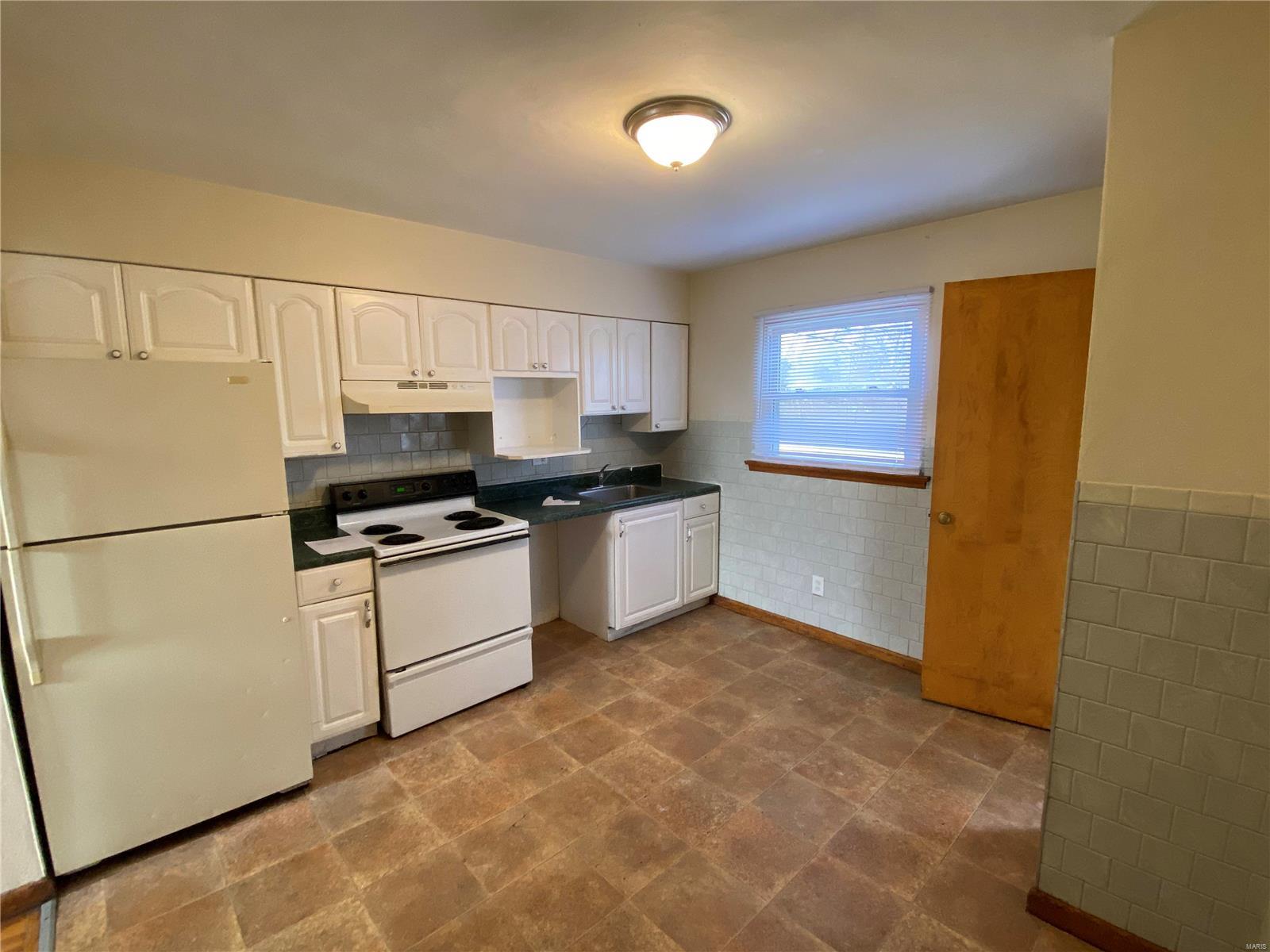 6824 Larry Lane Berkeley, MO 63134 - Photo 2 of 11