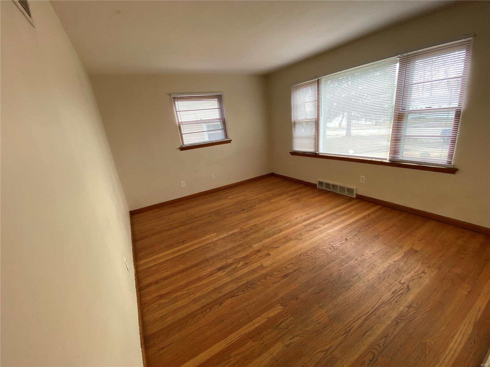 6824 Larry Lane Berkeley, MO 63134 - Photo 4 of 11