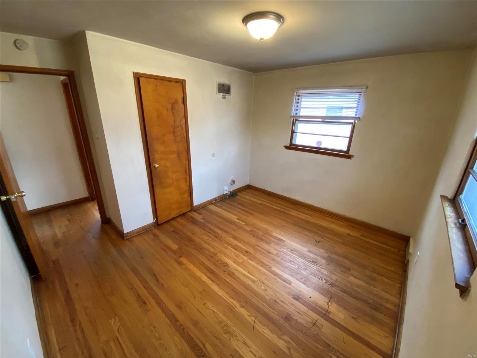 6824 Larry Lane Berkeley, MO 63134 - Photo 6 of 11