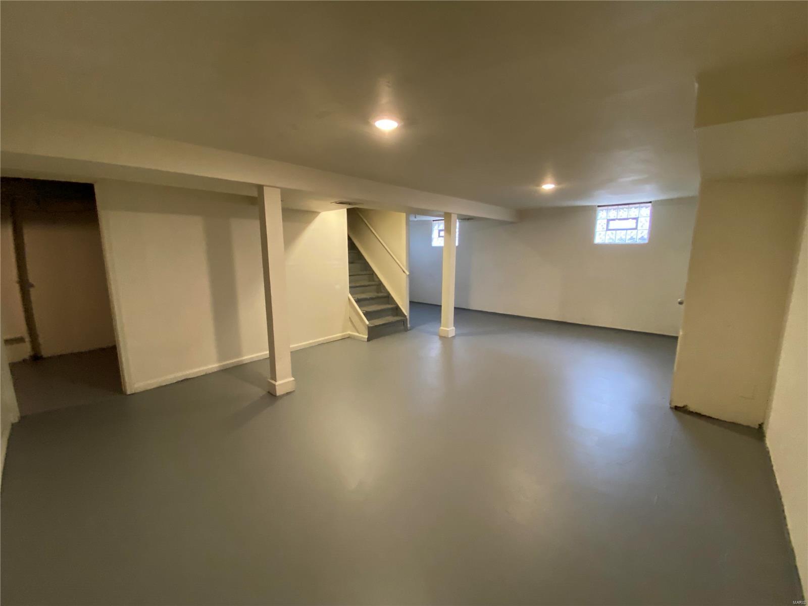 6824 Larry Lane Berkeley, MO 63134 - Photo 7 of 11