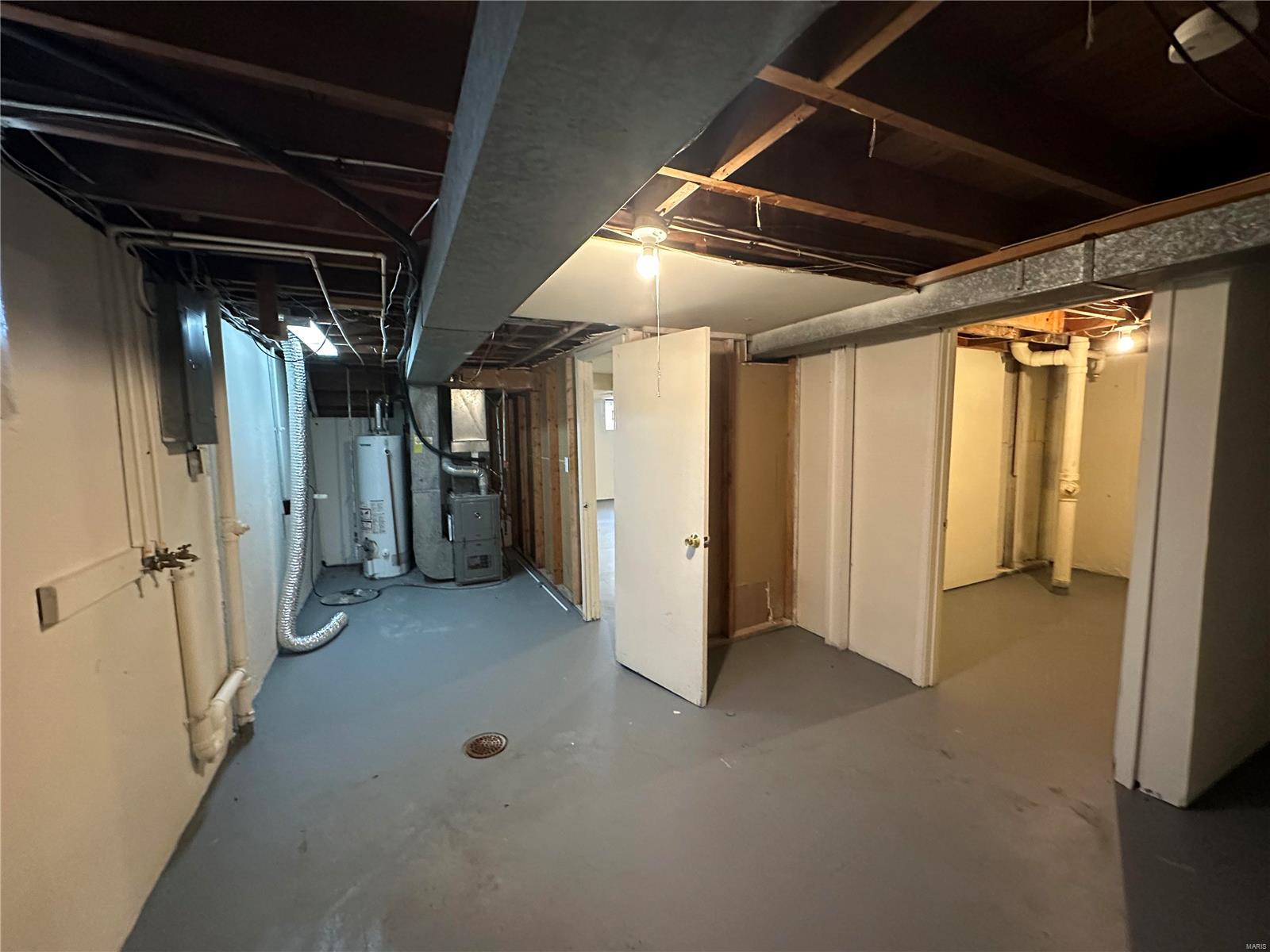 6824 Larry Lane Berkeley, MO 63134 - Photo 9 of 11