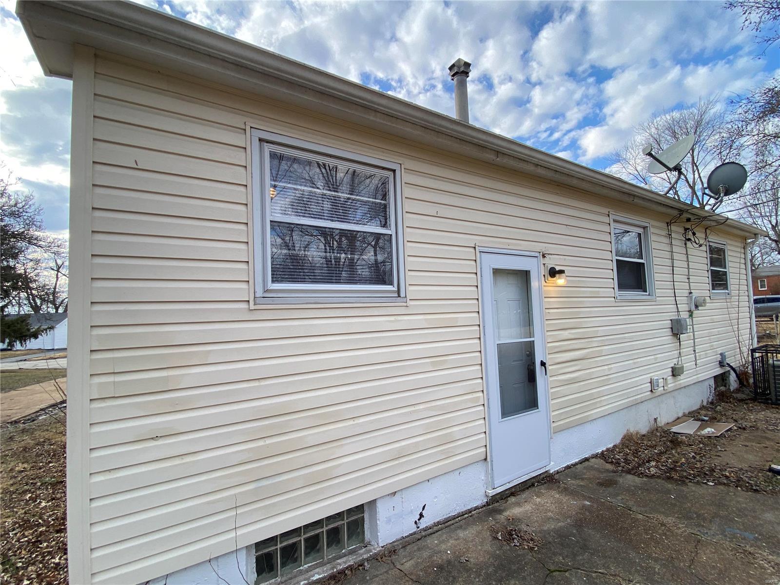 6824 Larry Lane Berkeley, MO 63134 - Photo 10 of 11