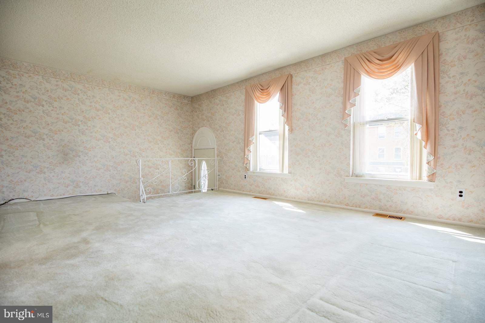 137 Greendale Road Philadelphia, PA 19154 - Photo 4 of 34