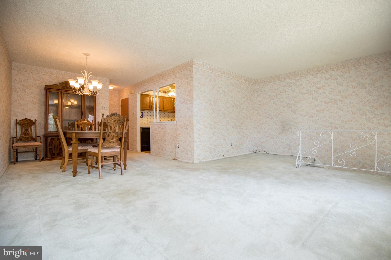 137 Greendale Road Philadelphia, PA 19154 - Photo 5 of 34