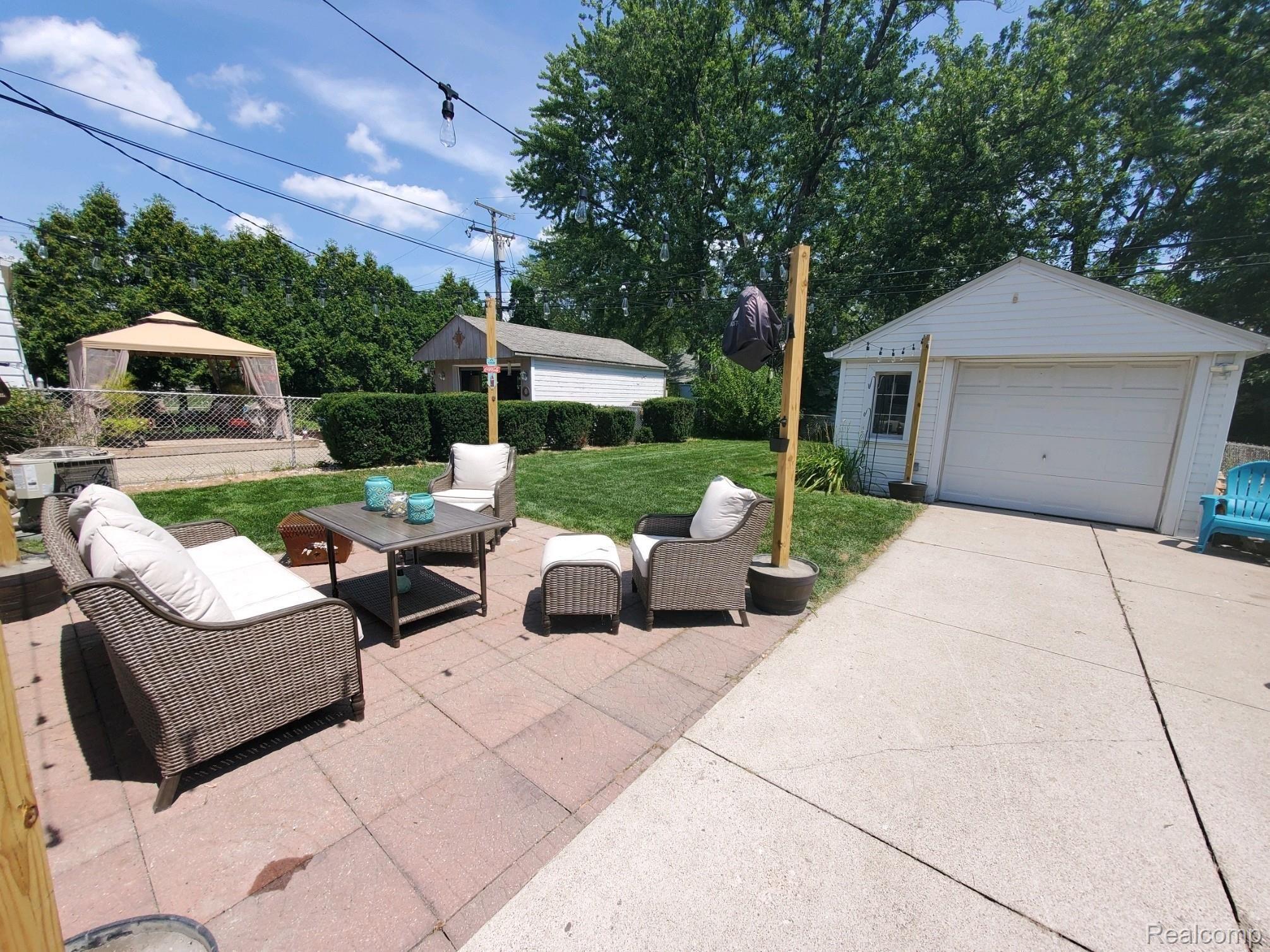 22844 Roxana Avenue Eastpointe, MI 48021 - Photo 23 of 26 IMG_1337.JPG