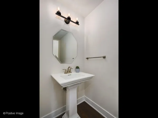 $950,000 | 37 South Chestnut Avenue, Arlington Heights, IL 60005