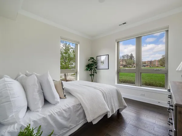 $950,000 | 37 South Chestnut Avenue, Arlington Heights, IL 60005