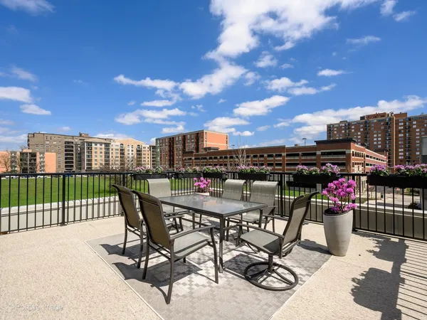 $950,000 | 37 South Chestnut Avenue, Arlington Heights, IL 60005