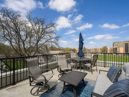 $950,000 | 37 South Chestnut Avenue, Arlington Heights, IL 60005