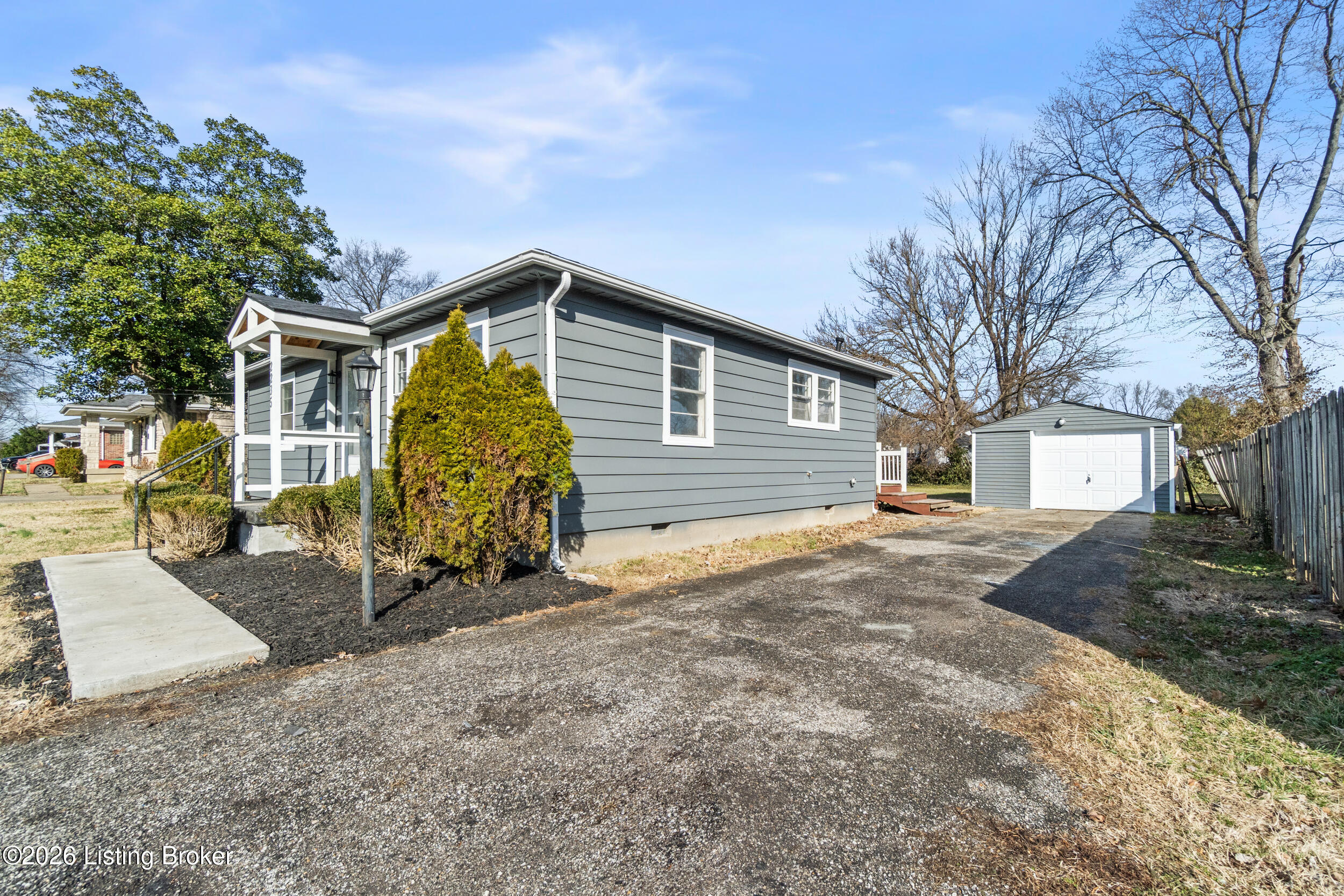 2235 Peaslee Road Louisville, KY 40216 - Photo 6 of 37 dsc02940