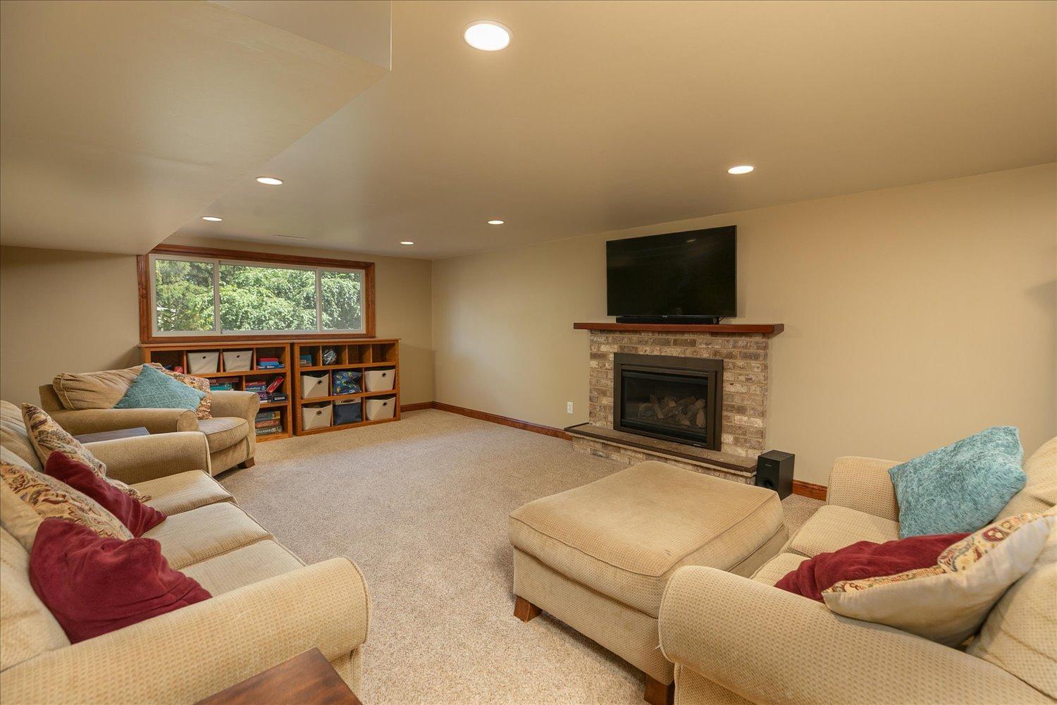 1424 Woodland Drive Southwest Rochester, MN 55902 - Photo 7 of 48