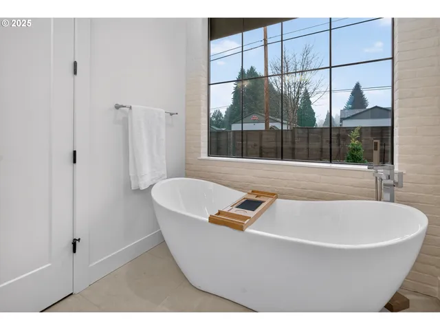 $1,359,000 | 15628 Northeast Caples Road, Brush Prairie, WA 98606