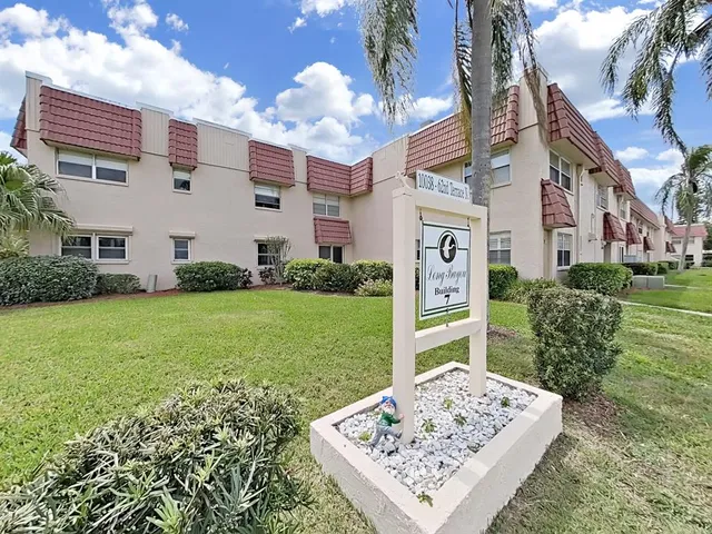 $1,900 | 10038 62nd Avenue North, Unit 8, St. Petersburg, FL 33708