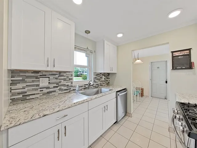 $1,900 | 10038 62nd Avenue North, Unit 8, St. Petersburg, FL 33708