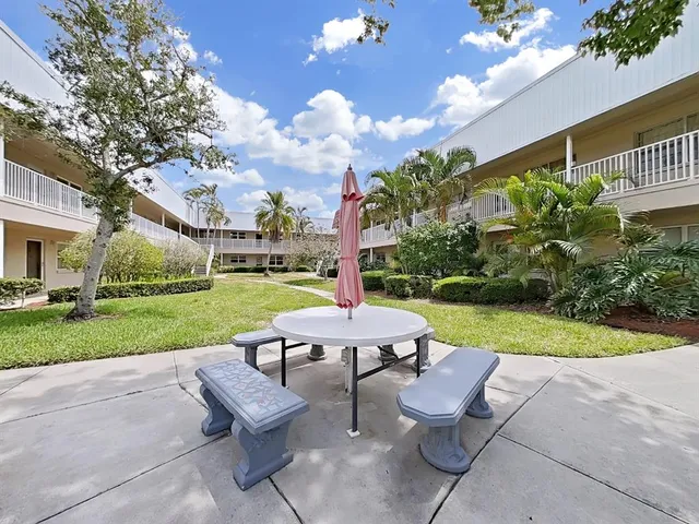 $1,900 | 10038 62nd Avenue North, Unit 8, St. Petersburg, FL 33708