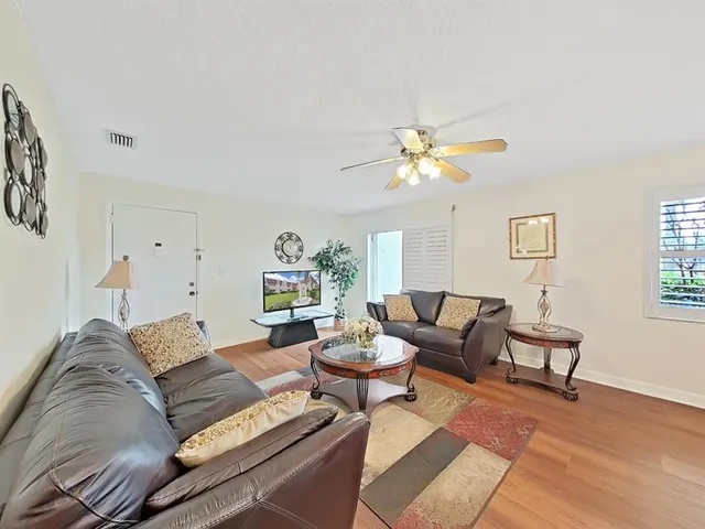 $1,900 | 10038 62nd Avenue North, Unit 8, St. Petersburg, FL 33708