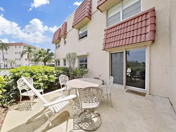$1,900 | 10038 62nd Avenue North, Unit 8, St. Petersburg, FL 33708