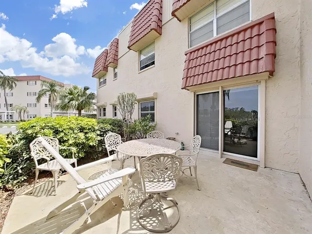 $1,900 | 10038 62nd Avenue North, Unit 8, St. Petersburg, FL 33708