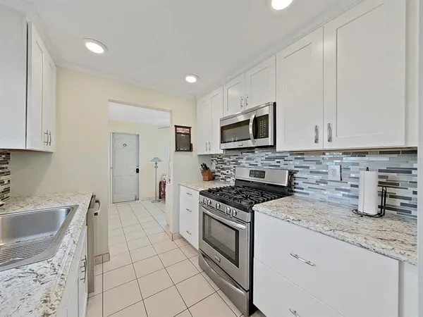 $1,900 | 10038 62nd Avenue North, Unit 8, St. Petersburg, FL 33708