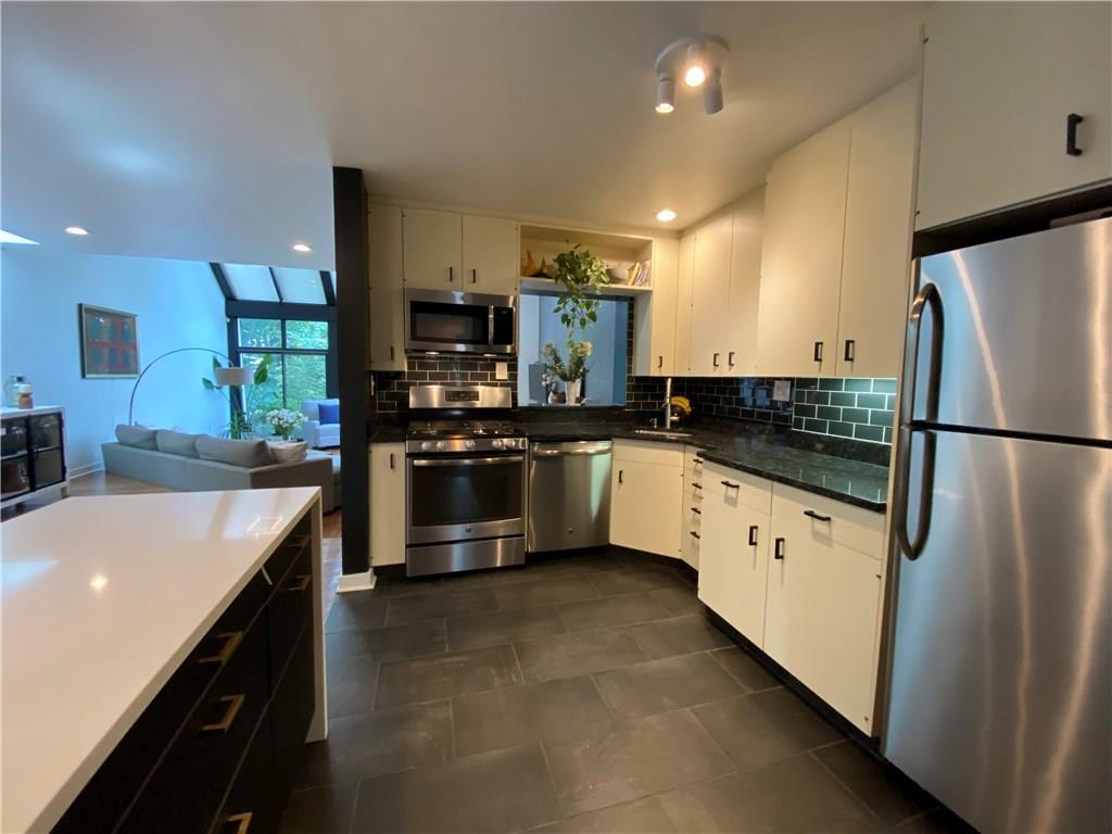 1934 Murdoch Road Pittsburgh, PA 15217 - Photo 6 of 25