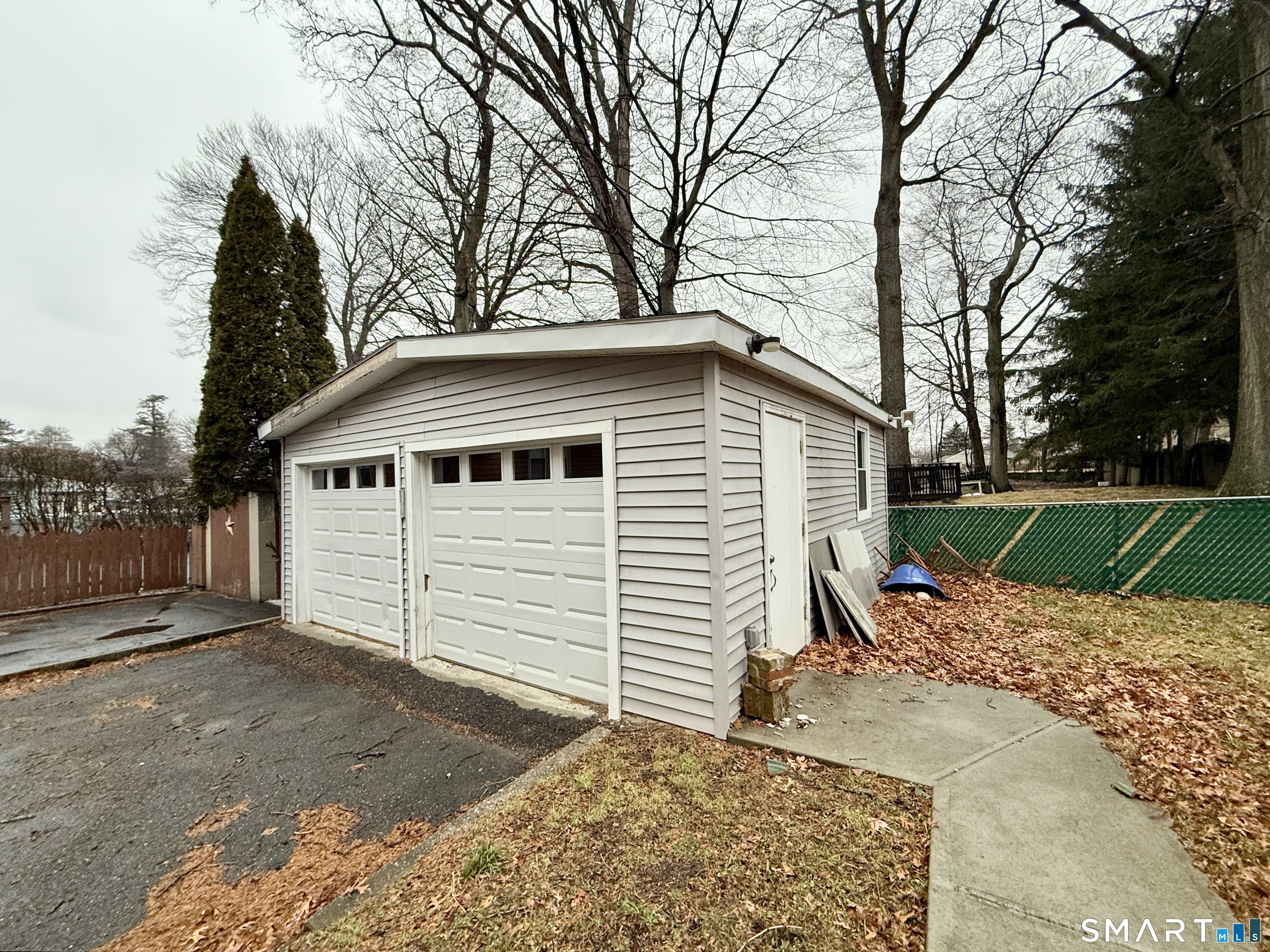 26 Victory Street Bridgeport, CT 06606 - Photo 31 of 32 a view of a small white house