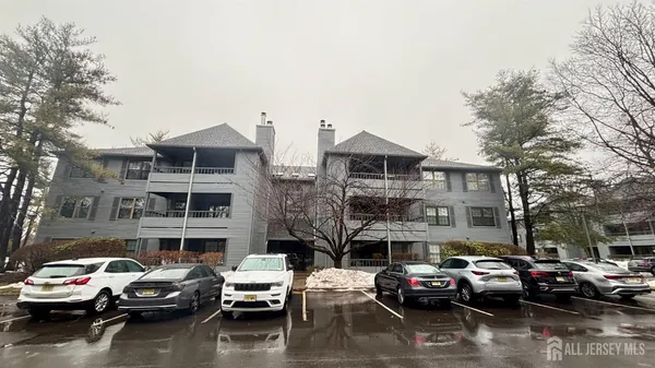 $2,350 | 1107 Woodhaven Drive, Edison, NJ 08817