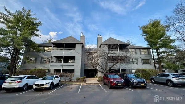 $2,350 | 1107 Woodhaven Drive, Edison, NJ 08817