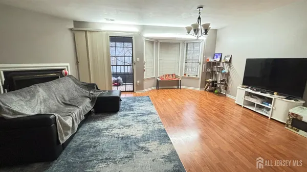 $2,350 | 1107 Woodhaven Drive, Edison, NJ 08817