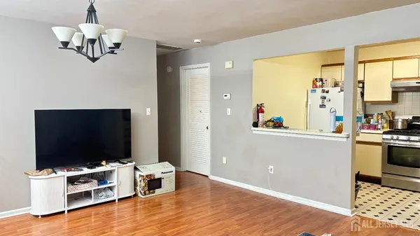$2,350 | 1107 Woodhaven Drive, Edison, NJ 08817