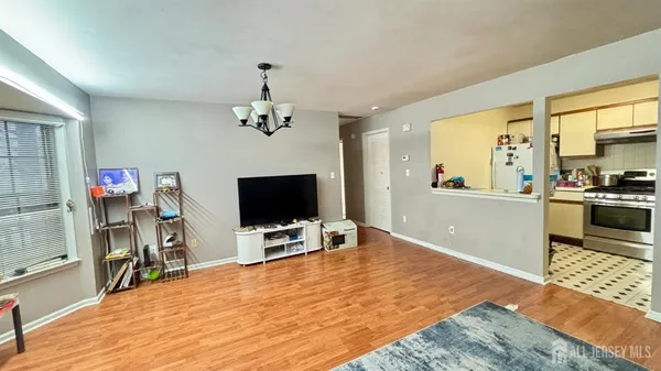 $2,350 | 1107 Woodhaven Drive, Edison, NJ 08817