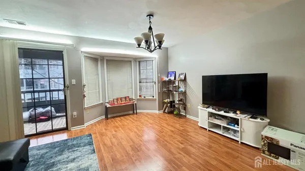 $2,350 | 1107 Woodhaven Drive, Edison, NJ 08817