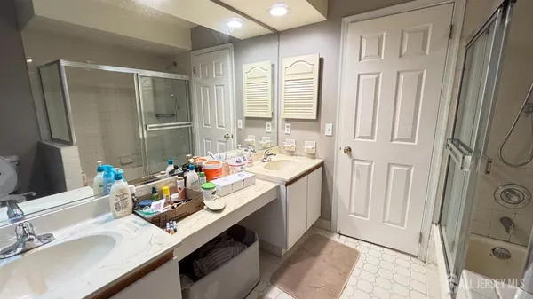 $2,350 | 1107 Woodhaven Drive, Edison, NJ 08817