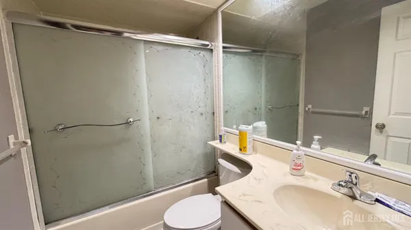 $2,350 | 1107 Woodhaven Drive, Edison, NJ 08817