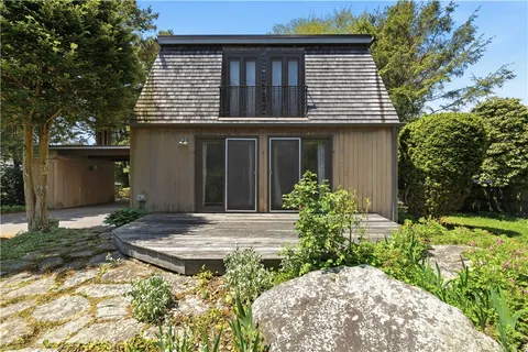 $800,000 | 10 What Cheer Road, Narragansett, RI 02882