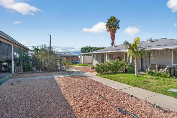 a view of a house with backyard and garden