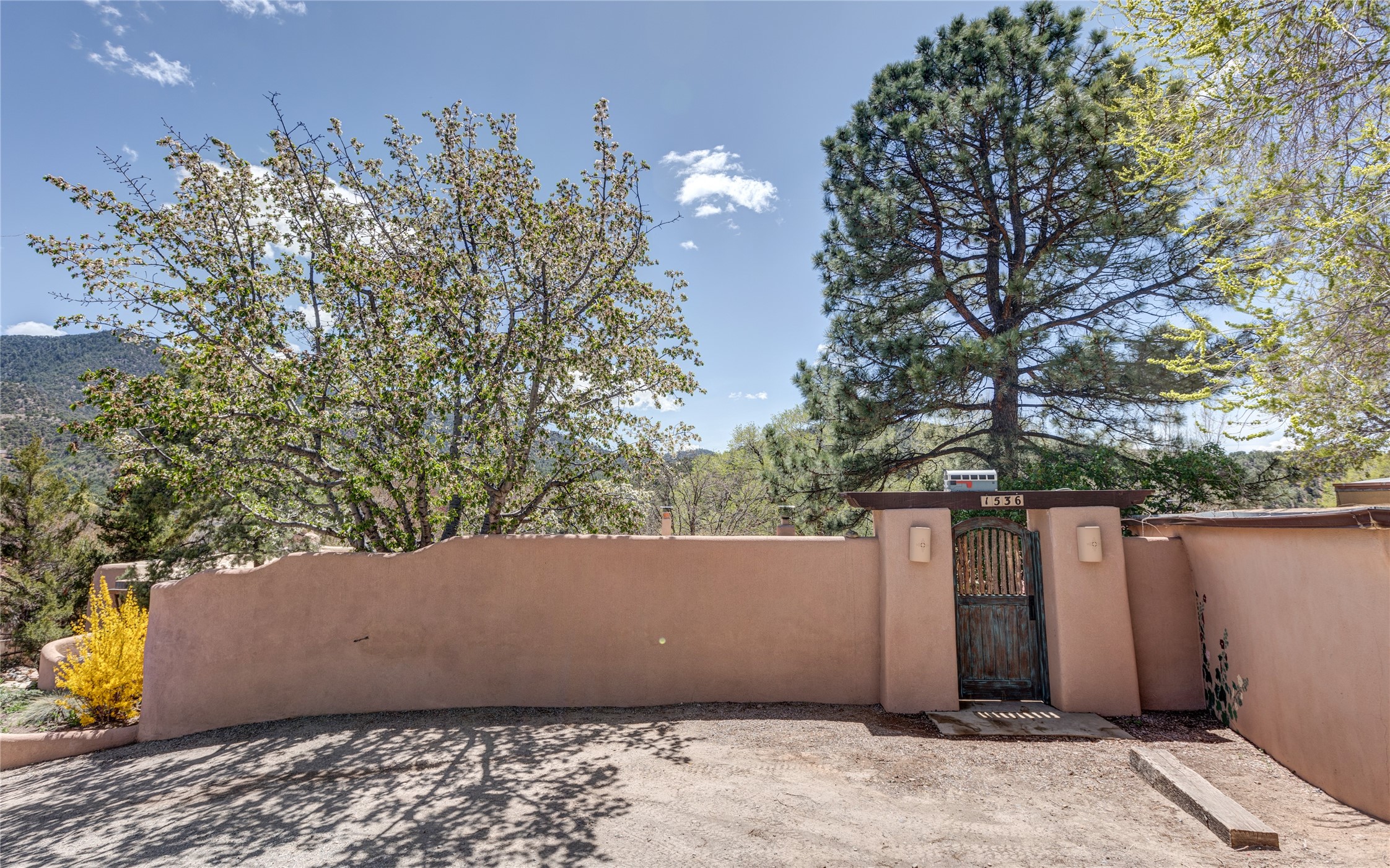 1536 Cerro Gordo Road Santa Fe, NM 87501 - Photo 1 of 1