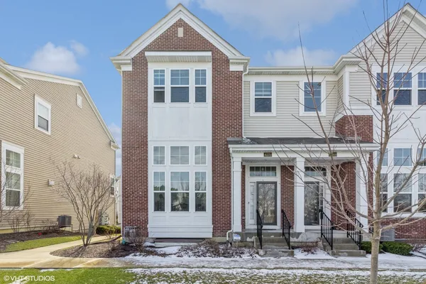 $3,100 | 4271 Liberty Street, Aurora, IL 60504