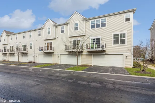 $3,100 | 4271 Liberty Street, Aurora, IL 60504