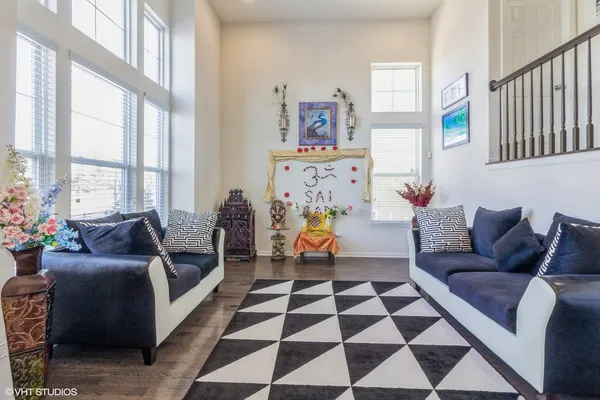 $3,100 | 4271 Liberty Street, Aurora, IL 60504