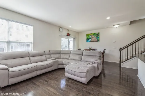 $3,100 | 4271 Liberty Street, Aurora, IL 60504