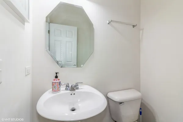 $3,100 | 4271 Liberty Street, Aurora, IL 60504
