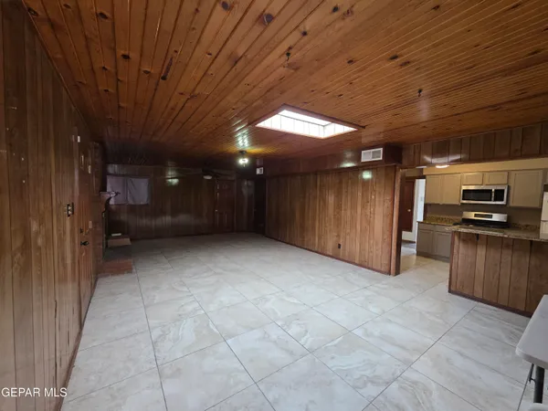 a view of a garage