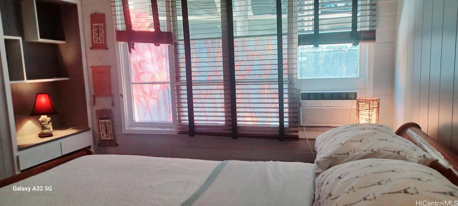 423 Kaiolu Street, Unit 106 Honolulu, HI 96815 - Photo 14 of 25 a view of an empty room and window