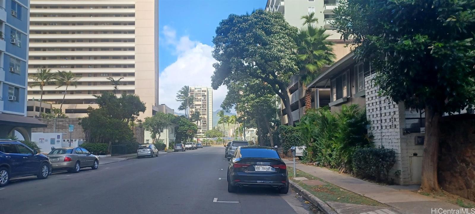 423 Kaiolu Street, Unit 106 Honolulu, HI 96815 - Photo 22 of 25 a view of a street with cars