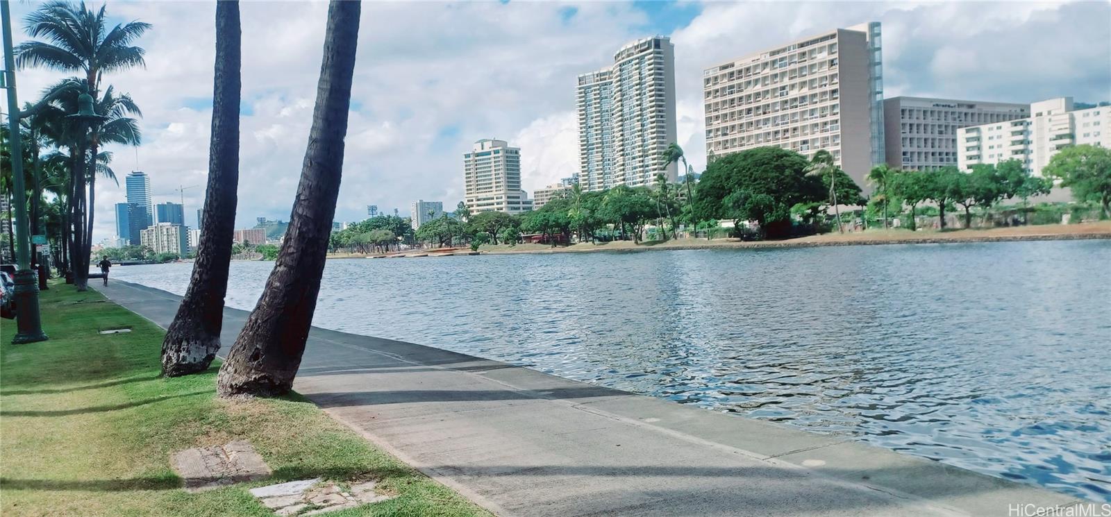 423 Kaiolu Street, Unit 106 Honolulu, HI 96815 - Photo 23 of 25 a view of a terrace with garden