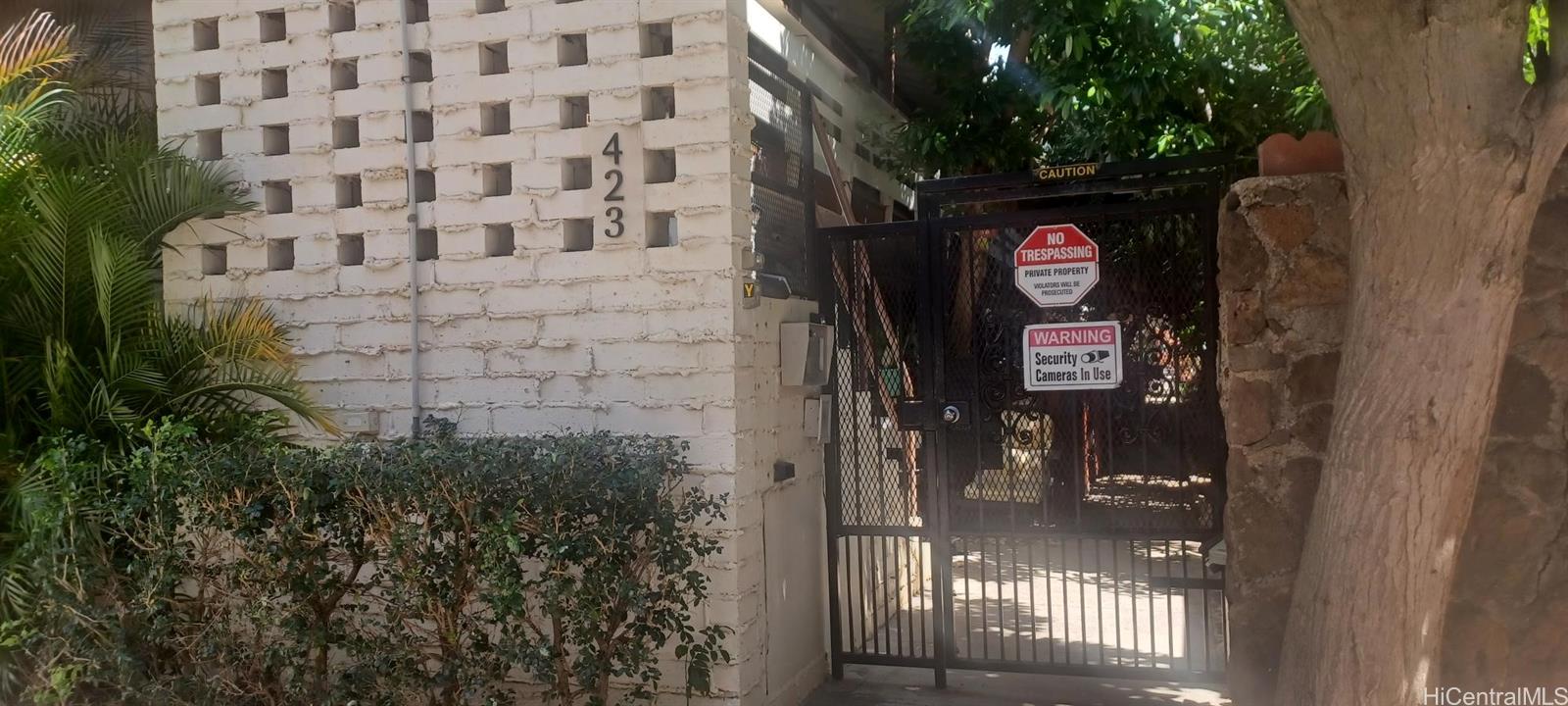 423 Kaiolu Street, Unit 106 Honolulu, HI 96815 - Photo 3 of 25 a sign that is on the side of a building