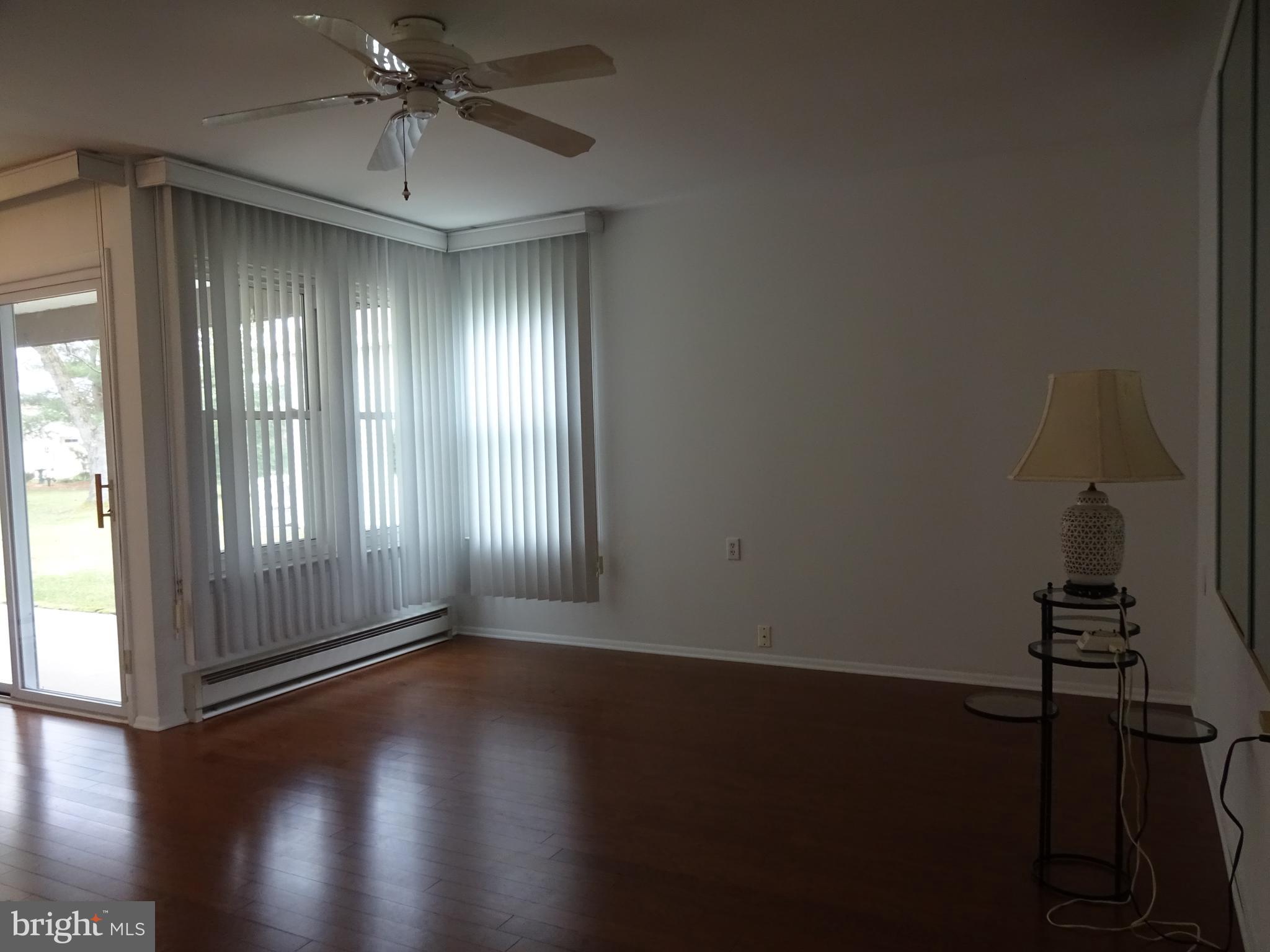 7 Ingham Way Southampton, NJ 08088 - Photo 5 of 20 Living Room