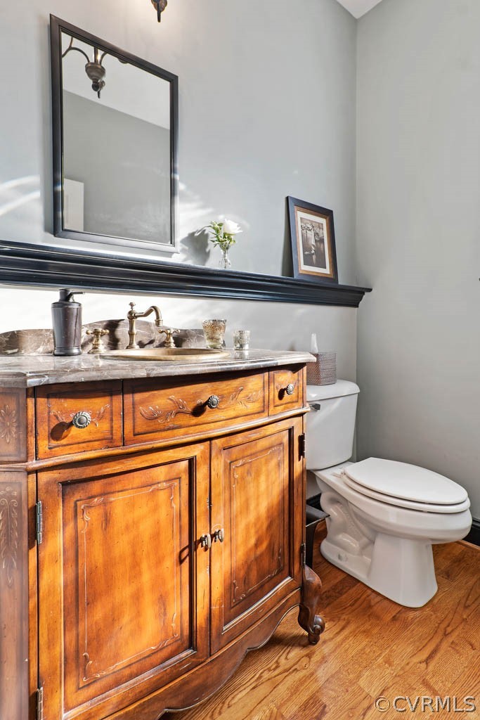 14837 Felbridge Way Midlothian, VA 23113 - Photo 7 of 50 a bathroom with a toilet a sink and mirror