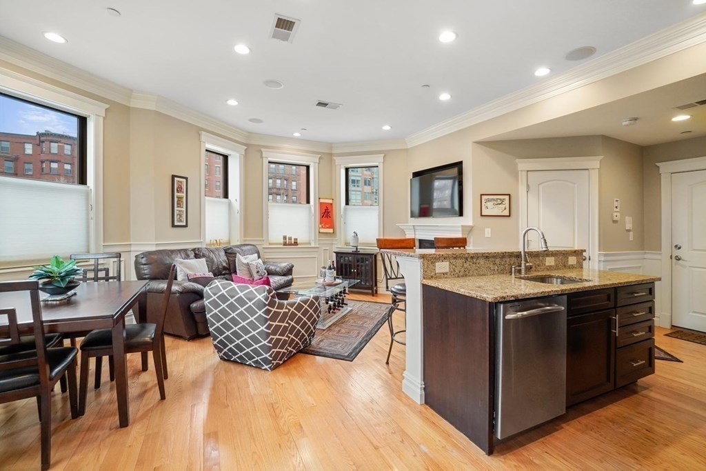 909 Beacon Street, Unit 2 Boston, MA 02215 - Photo 4 of 14