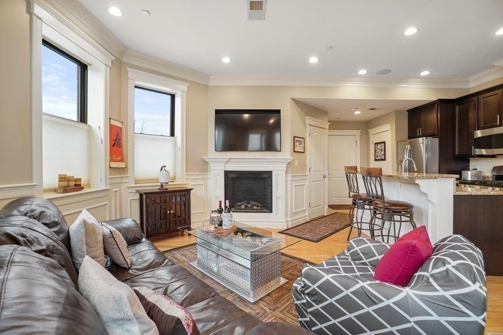 909 Beacon Street, Unit 2 Boston, MA 02215 - Photo 5 of 14